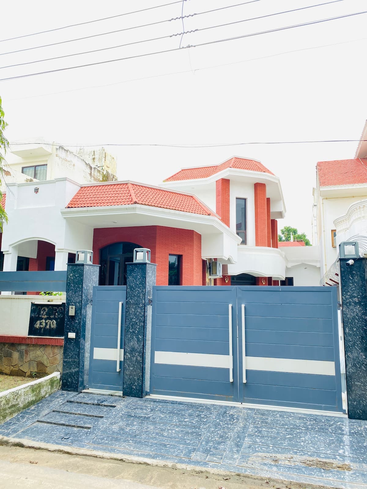 Gurugram Retreat: Spacious 3-Bedroom Home for 15 Guests