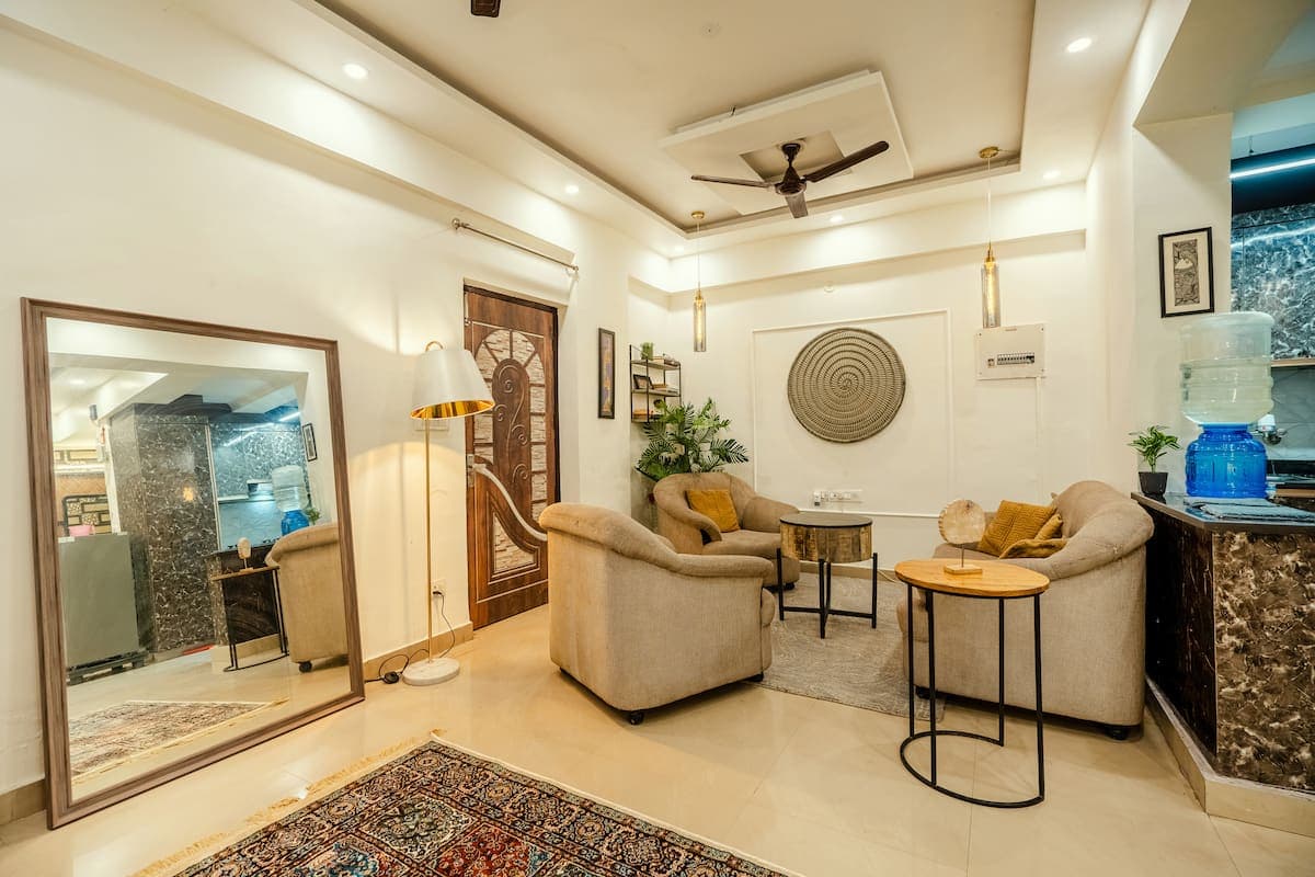 2bhk GF Pvt Ocean Suite, Vasant Kunj, near T3 ॐ